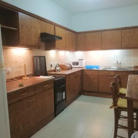 Modern Bedroom In In Central Area 그지라